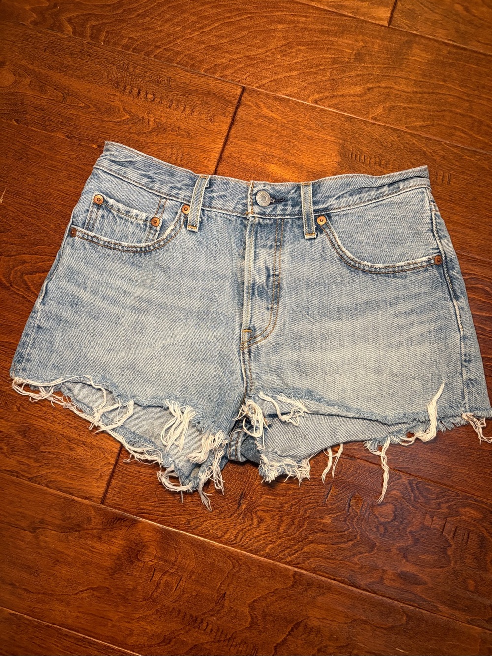 Levi’s 501 distressed denim short- 27